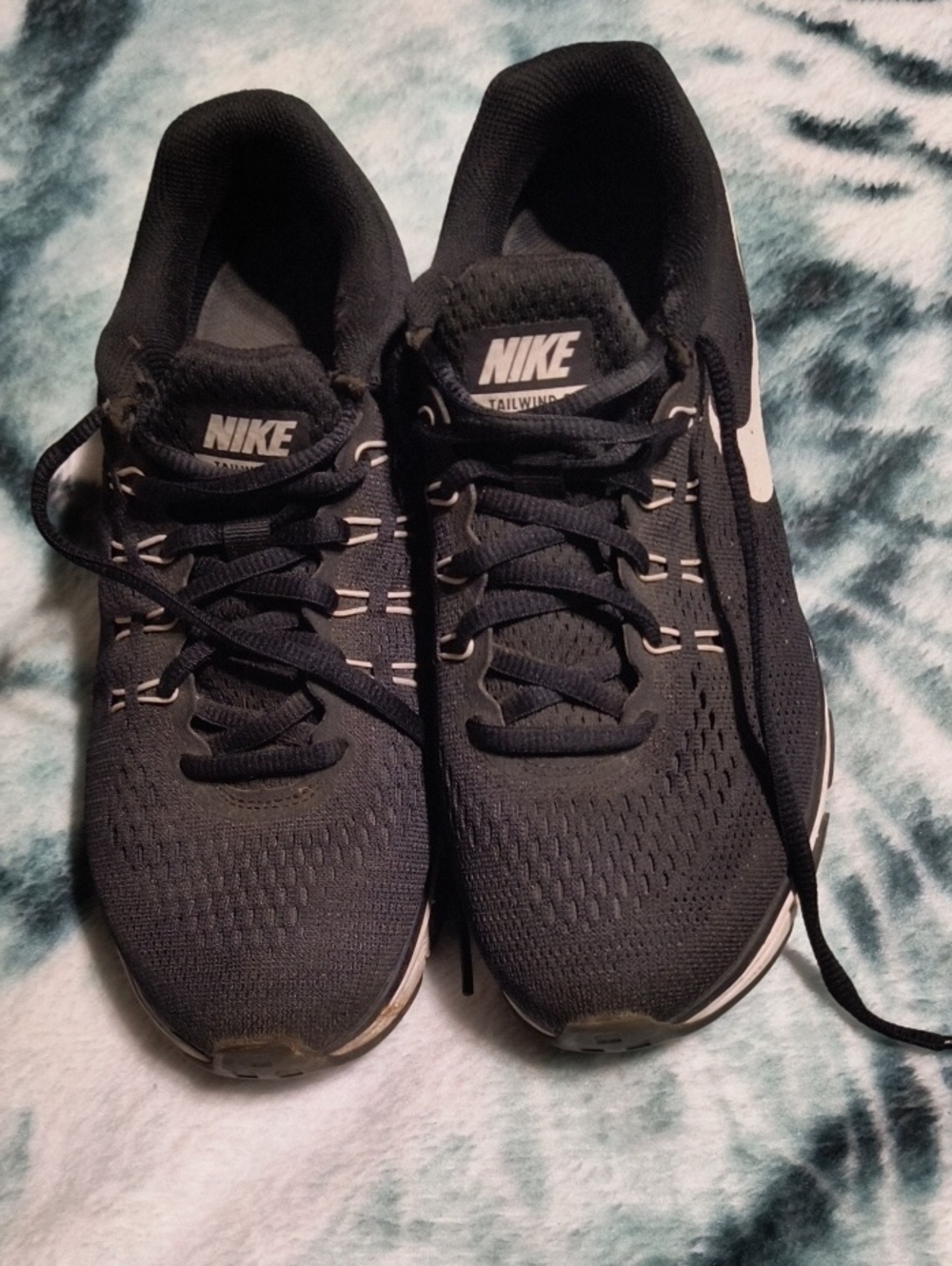 Nike Men's Black and White Tailwind Athletic Running Shoes